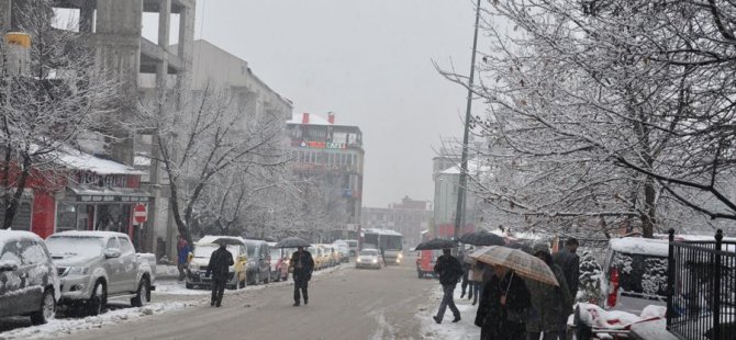 Dersim’de kar yağışı vatandaşları sevindirdi