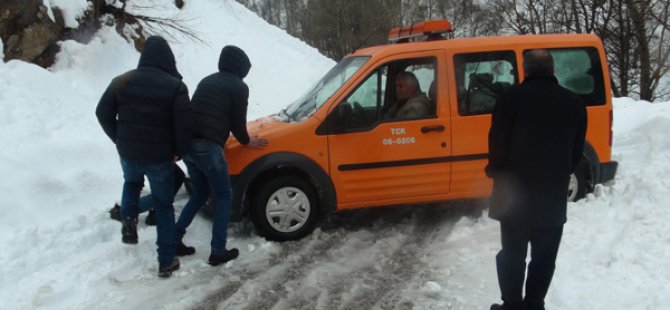 Dersim-Ovacık karayoluna çığ düştü vatandaşlar mahsur kaldı