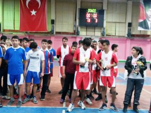 Okul sporları hentbol müsabakaları sona erdi