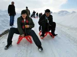 Dersim’de Engelli Çocukların Kayak Keyfi