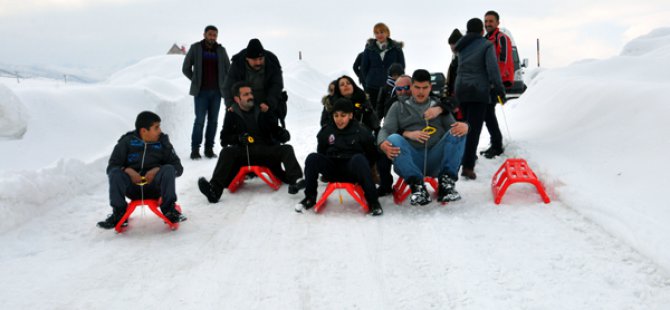 Dersim’de Engelli Çocukların Kayak Keyfi