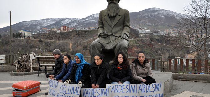 Oğlu PKK'ya Katılan Anne, 6 Çocuğuyla Açlık Grevi Başlattı