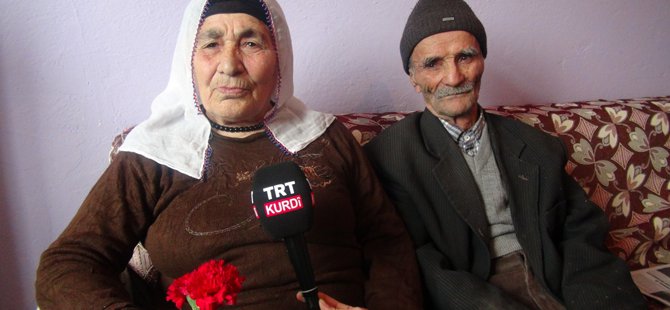 84 yaşındaki dede 62 yıllık eşine karanfil verdi