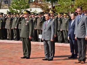 Çanakkale Zaferi'nin 100. Yıldönümünde Şehitler Saygıyla Anıldı