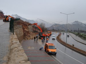 Dersim’de İstinat Duvarı Çöktü