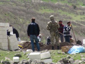 Toplu Mezar Kazısında Muhtar Mührü de Bulundu