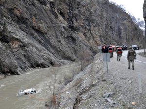 Pülümür Çayı'ndan kayıp kızını istiyor