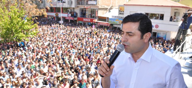 Demirtaş: Adana’da durdurulan TIR'lar IŞİD’e giden silahlardı