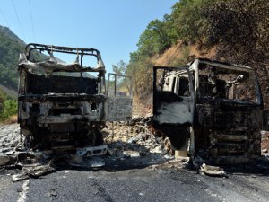 Dersim’de 8 araç ateşe verildi