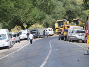 Valilik: Kamyon yakıldı, cemevi yolunun çalışması durduruldu