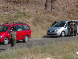 Dersim'de PKK veTİKKO yol kesti