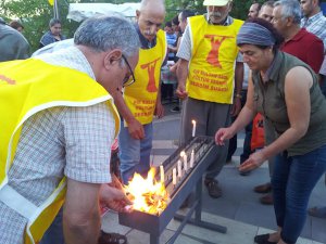 Suruç’ta hayatını kaybedenler için lokma dağıtıldı