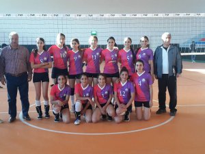 Bayan Voleybol takımından büyük başarı