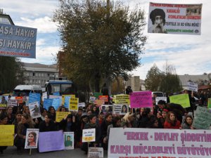 Dersim’de kadınlar şiddete karşı yürüdü