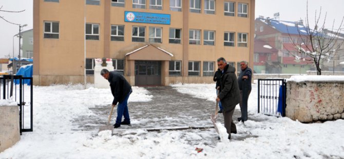 Kar yağışı elektrik kesintisine yol açtı