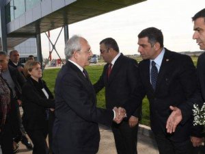 Kılıçdaroğlu : "Elçi'yi seviyorsanız barikatları kaldırmalısınız"