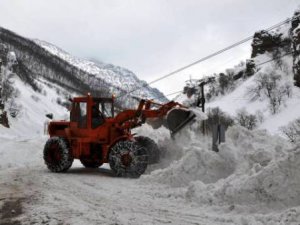 280 Köy yolu ulaşıma kapandı