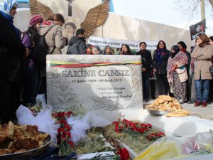 Cansız mezarı başında anıldı