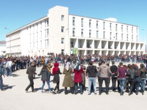 Üniversite öğrencileri  Newruzu kutladı