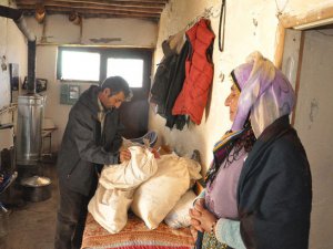 Toplu mezarlardan çıkarılan kemikler ailelere teslim edildi