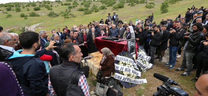 Yıllar sonra tek tabutta defnedildiler