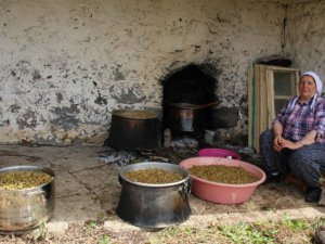 Dersim'de dut pekmezi zamanı