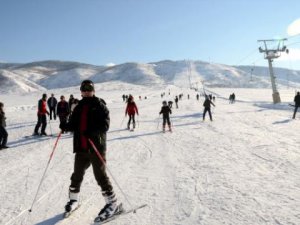 Ovacık'ta Kayak Yarışması