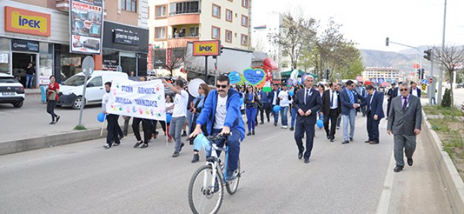 Otizimli bireylerden yürüyüş