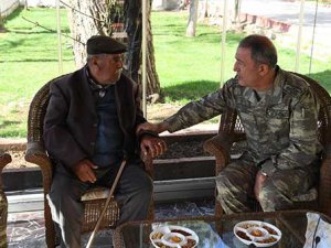 Orgeneral Akar, Ahmet Dede ile 20 yıl sonra görüştü