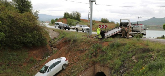 Otomobil Şarampole Uçtu: 5 Yaralı