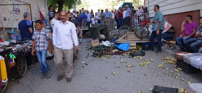 Yasağa tepki gösterip ürünlerini sokağa döktüler