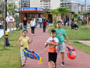 Çocukların güvenliği için parka güvenlik kamerası