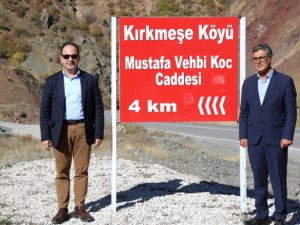 Köydeki caddeye Mustafa Koç'un adı verildi