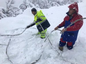 Kar yağışı ve tipi hayatı olumsuz etkiledi