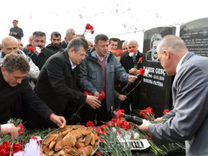 Kamer Genç Mezarı Başında Anıldı