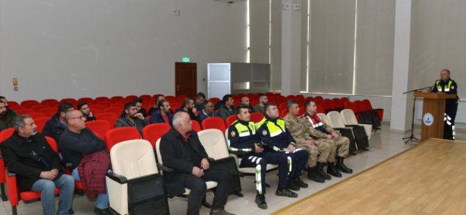 Sürücülere trafik eğitimi verildi