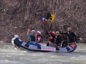 Bakan Varank'tan Munzur'da "Nevruz" Raftingi