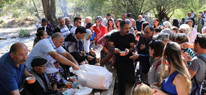 Ağuçan Pirleri, Munzur Gözeleri’nde Aşure dağıttı