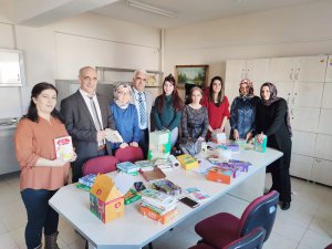 Çemişgezek’te öğrencilere karne öncesi kitap hediyesi