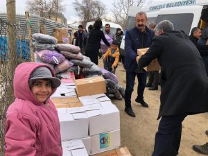 Belediyeden Sivrice’ye yardımlar sürüyor