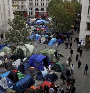 Londra'da işgalciler birinci ayını kutluyor! VİDEO