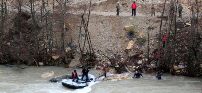 Bot devrilmesi sonucu kaybolan uzman çavuş aranıyor