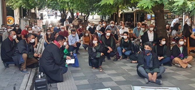 Avukatlar “çoklu baro”yu protesto etti