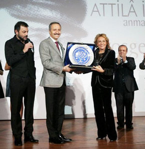 'Attila İlhan aşkı çok etkiledi'