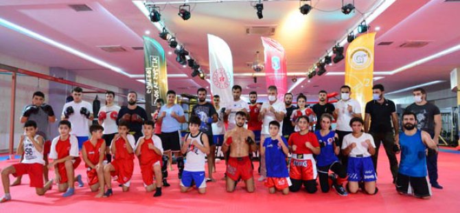 Kick-boks müsabakaları düzenlendi