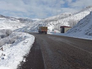 Kış geri geldi, kar yağdı