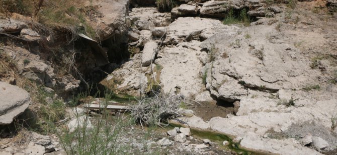 Harikliler, yıkılan kaplıcanın yeniden yapılmasını istiyor