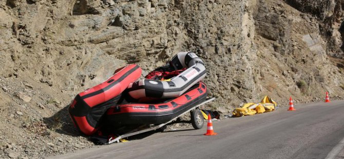 Römorka bağlı rafting botu devrildi: 2'si ağır 4 yaralı