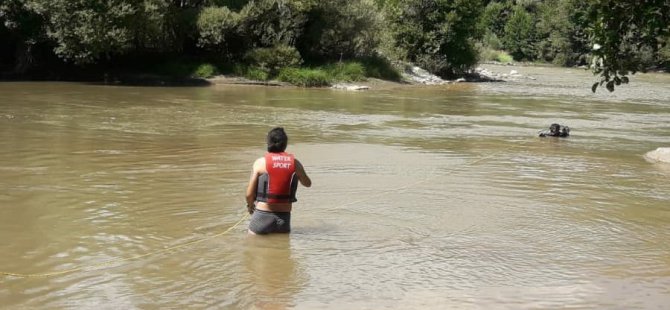 Serinlemek için Munzur’a giren genç hayatını kaybetti