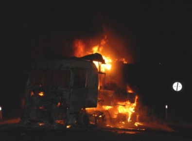 PKK'NIN YAKTIĞI TIR ALEV ALEV YANDI